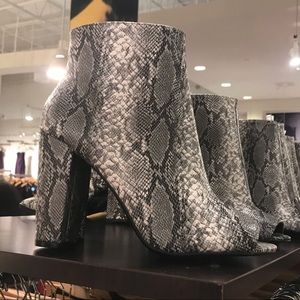 Meet your Posher, Adrianna